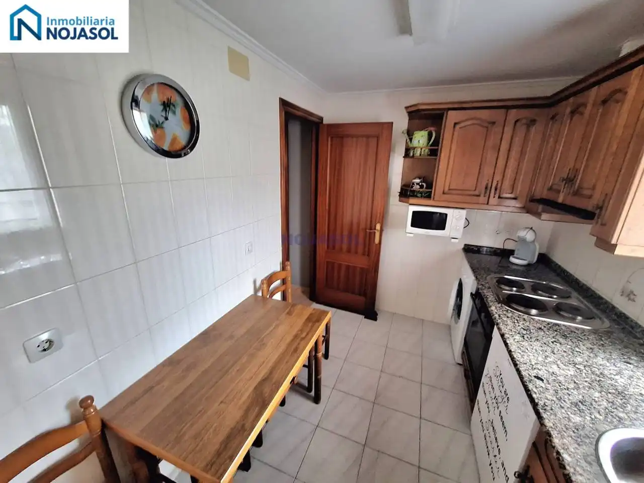 Cuina de Dúplex de lloguer en Noja amb Calefacció, Terrassa i Moblat