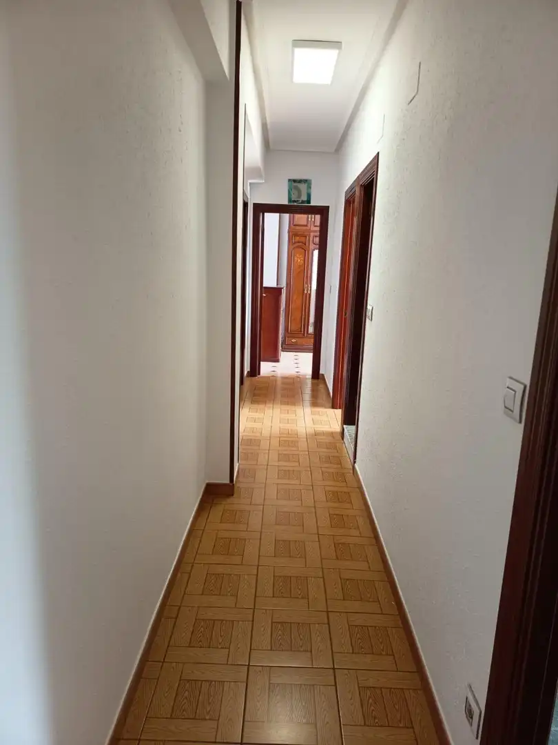Piso en venta en Avilés con Calefacción y Terraza