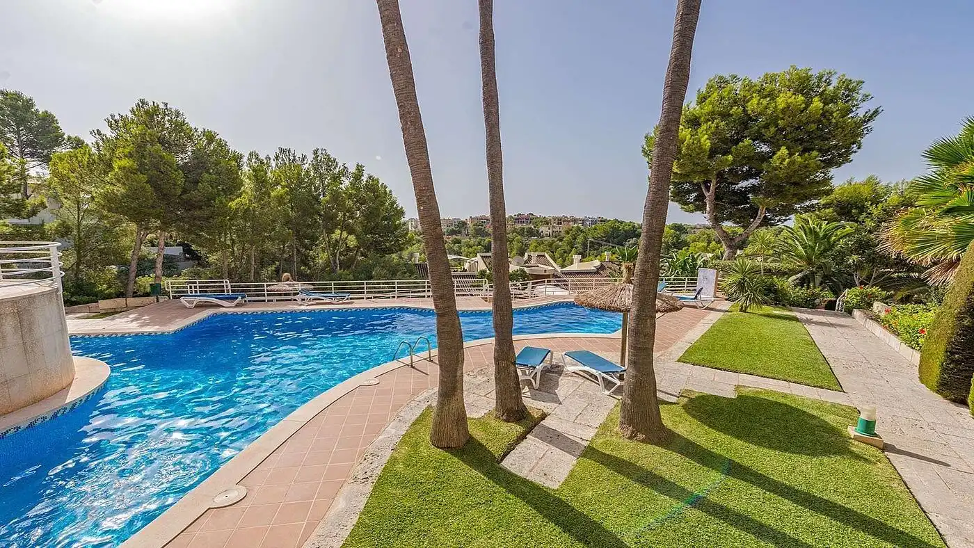 Piscina de Apartament en venda en Calvià amb Aire condicionat, Calefacció i Jardí privat