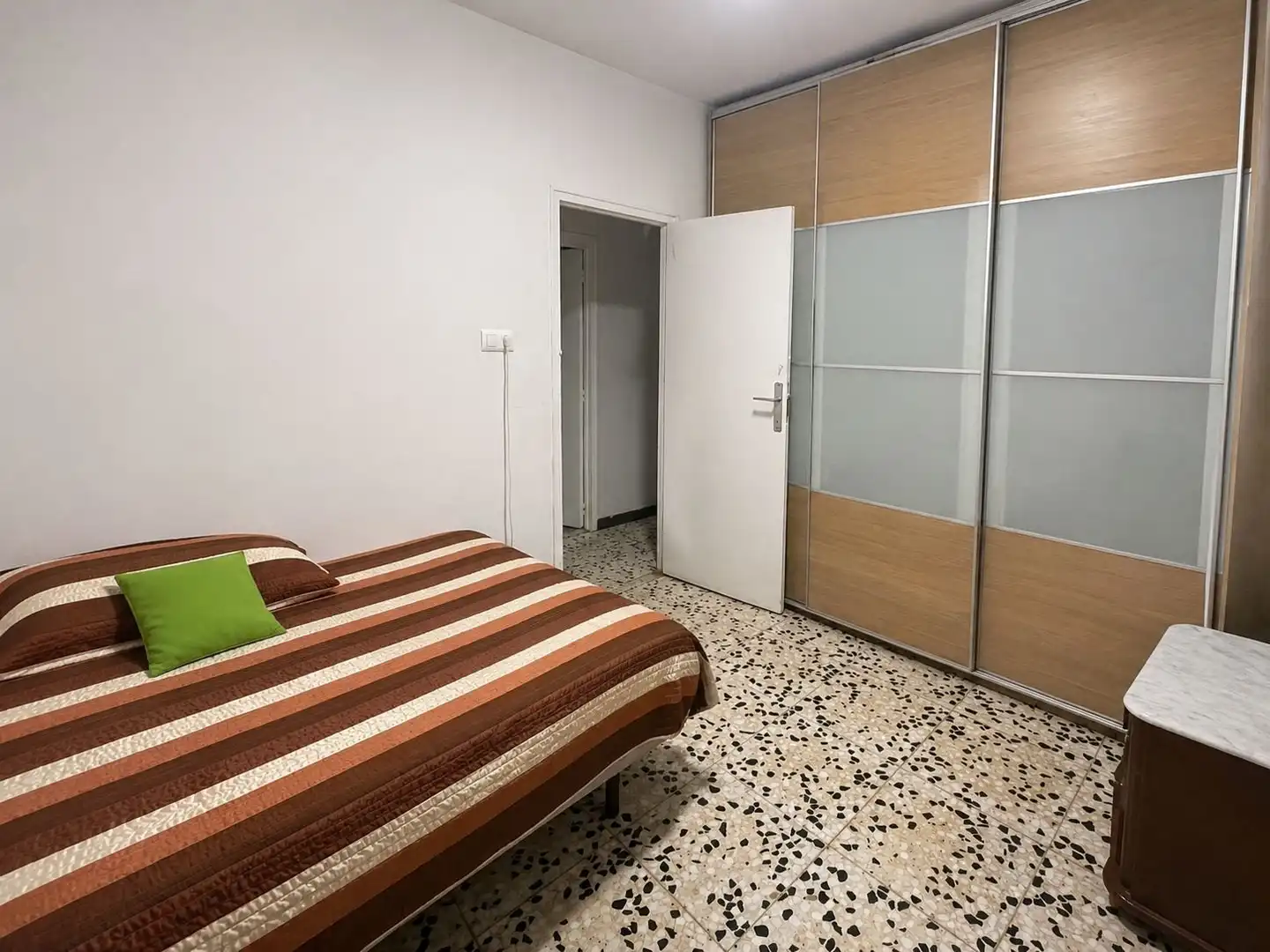 Bedroom of Flat for sale in Badalona
