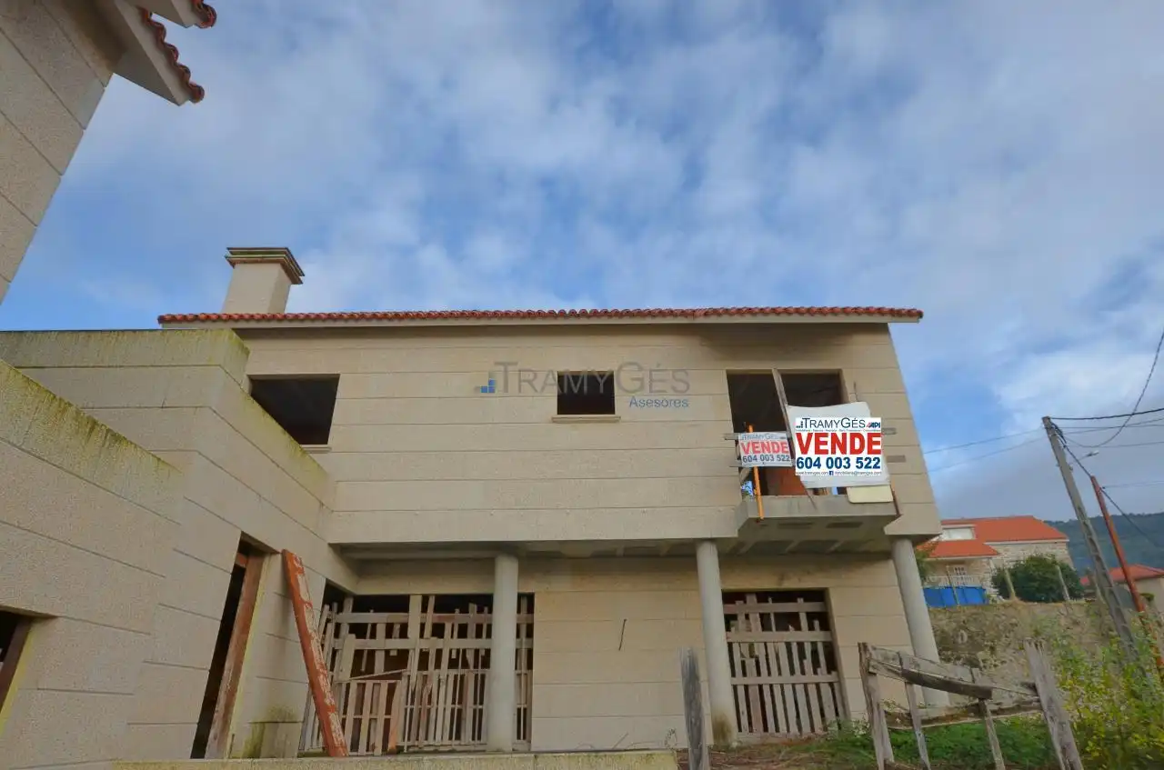 Vista exterior de Casa adosada en venda en Moaña amb Jardí privat i Terrassa