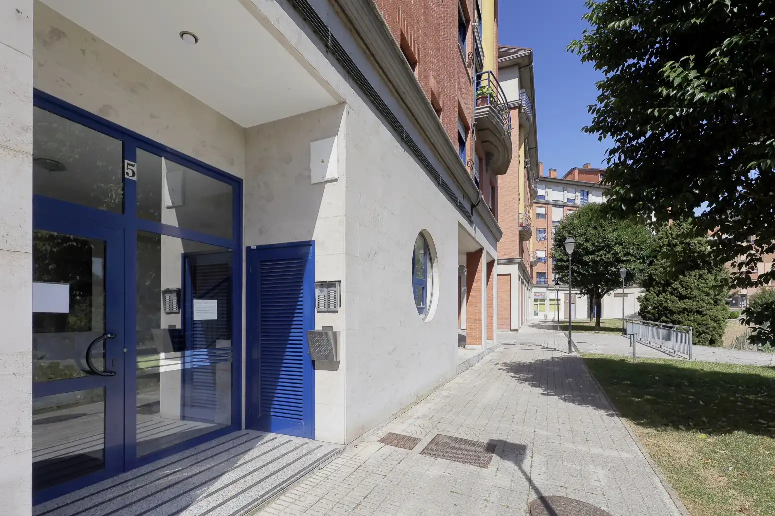 Vista exterior de Piso en venta en Oviedo  con Calefacción y Trastero