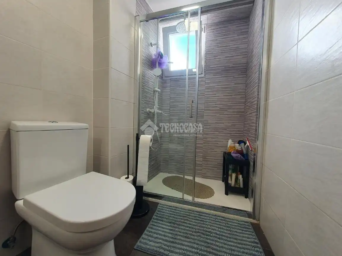 Bathroom of Flat for sale in Valencia  with Air Conditioner, Parquet flooring and Balcony