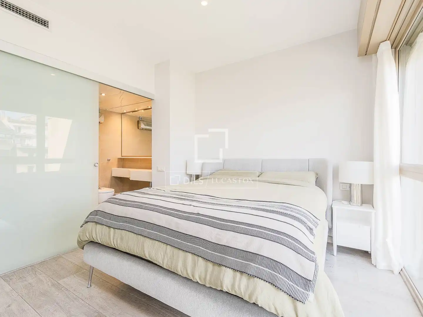 Habitación de Ático en venta en Barcelona con Aire acondicionado, Calefacción y Trastero