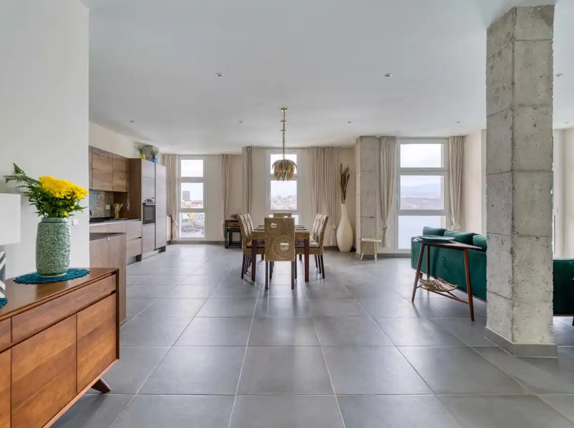 Menjador de Apartament de lloguer en Las Palmas de Gran Canaria amb Aire condicionat, Calefacció i Parquet