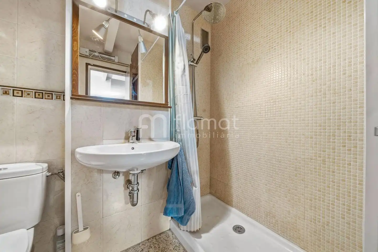 Bathroom of Flat for sale in Figueres