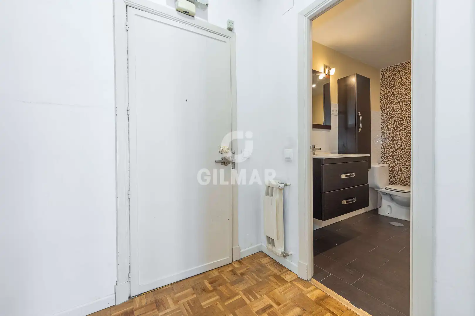 Piso en venta en Madrid con Calefacción, Piscina y Balcón