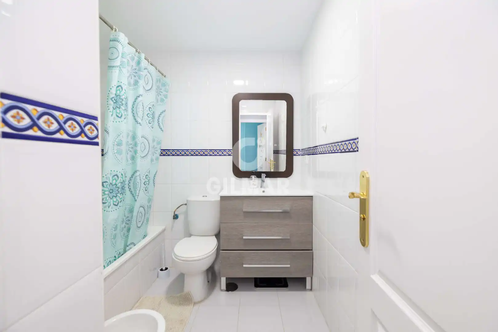 Baño de Piso en venta en Casares con Jardín privado, Trastero y Piscina