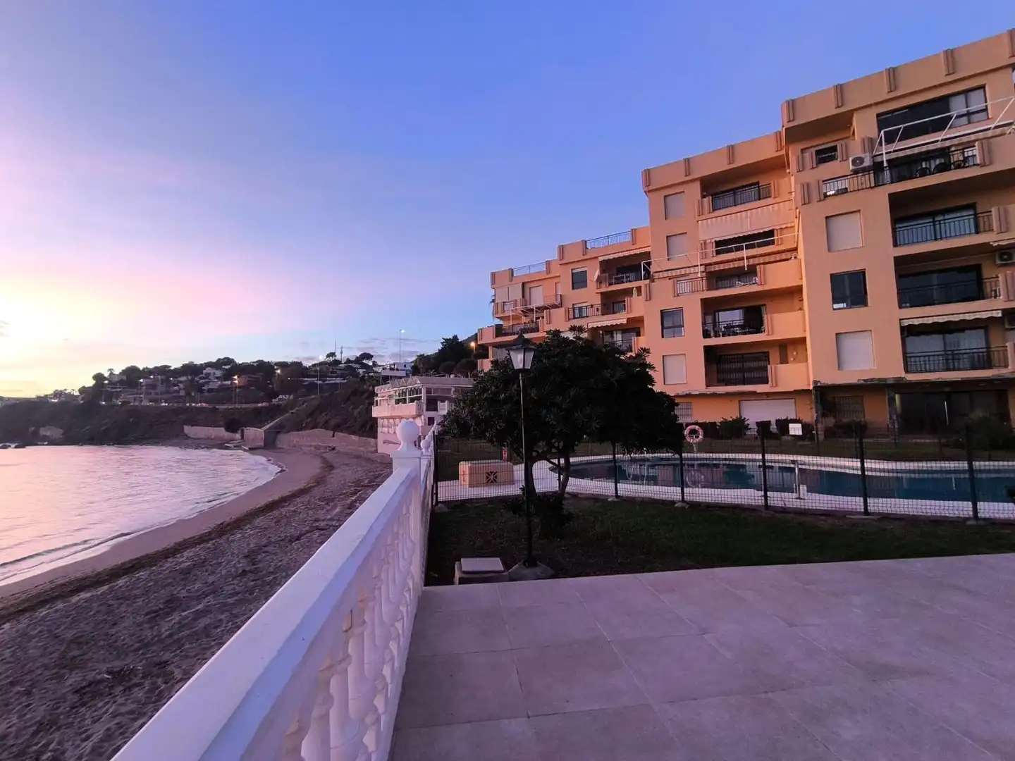 Außenansicht von Wohnung zum Verkauf in Benalmádena mit Privatgarten, Terrasse und Balkon