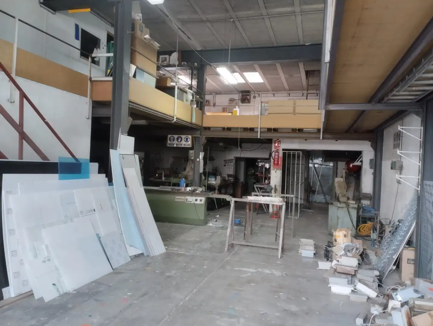 Nau industrial de lloguer en Figueres