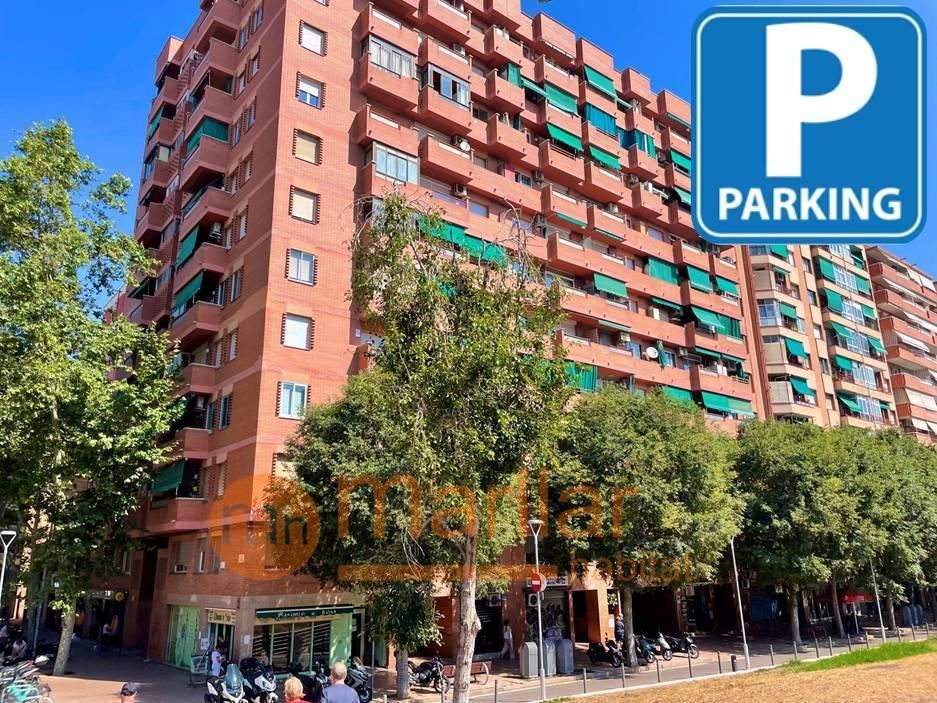 Vista exterior de Garatge en venda en  Barcelona Capital