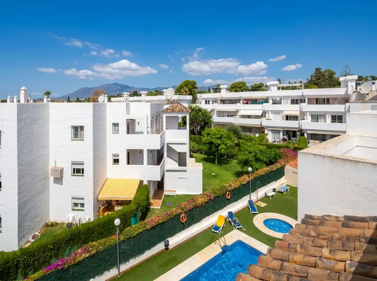 Außenansicht von Dachboden zum Verkauf in Estepona mit Klimaanlage, Heizung und Terrasse