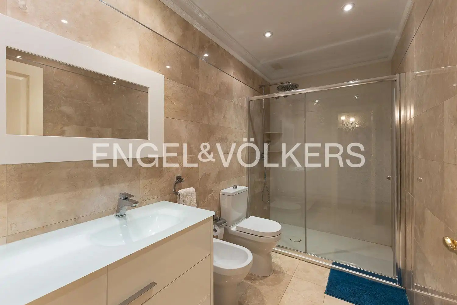 Bathroom of Houses for sale in Valencia  with Air Conditioner, Heating and Terrace
