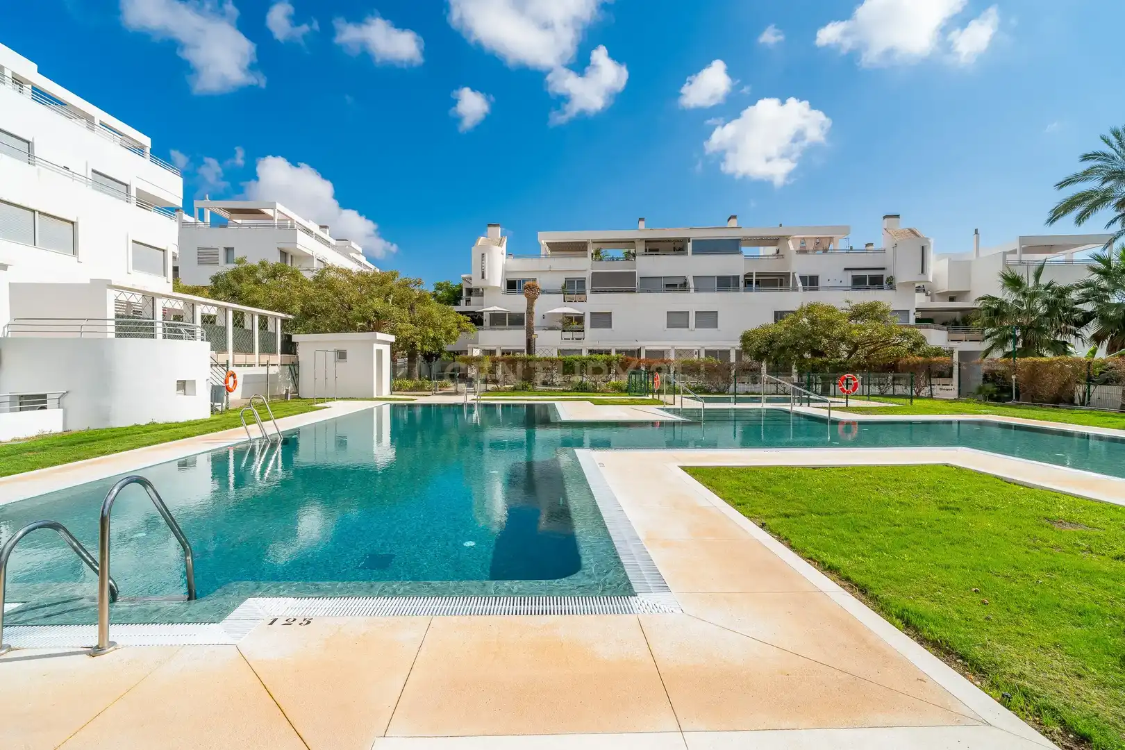 Piscina de Apartamento en venta en Mijas con Aire acondicionado, Jardín privado y Trastero