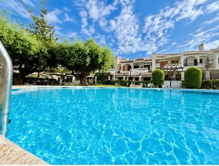 Piscina de Casa adosada en venda en San Pedro del Pinatar amb Aire condicionat, Calefacció i Jardí privat