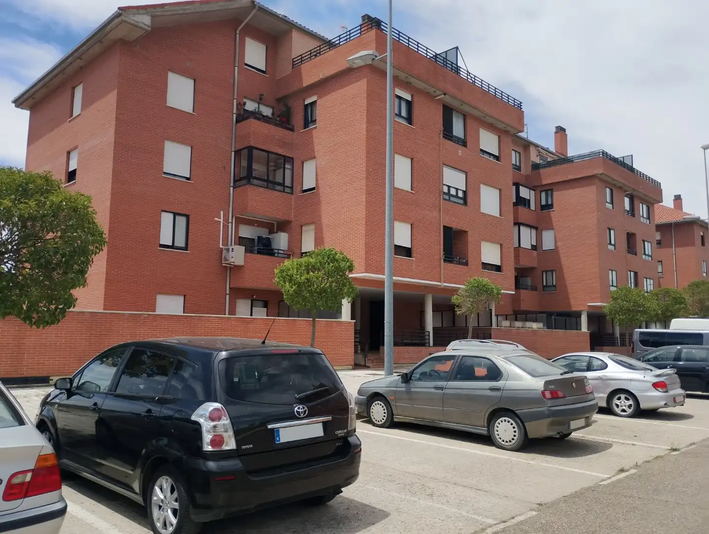 Außenansicht von Garage zum Verkauf in Palencia