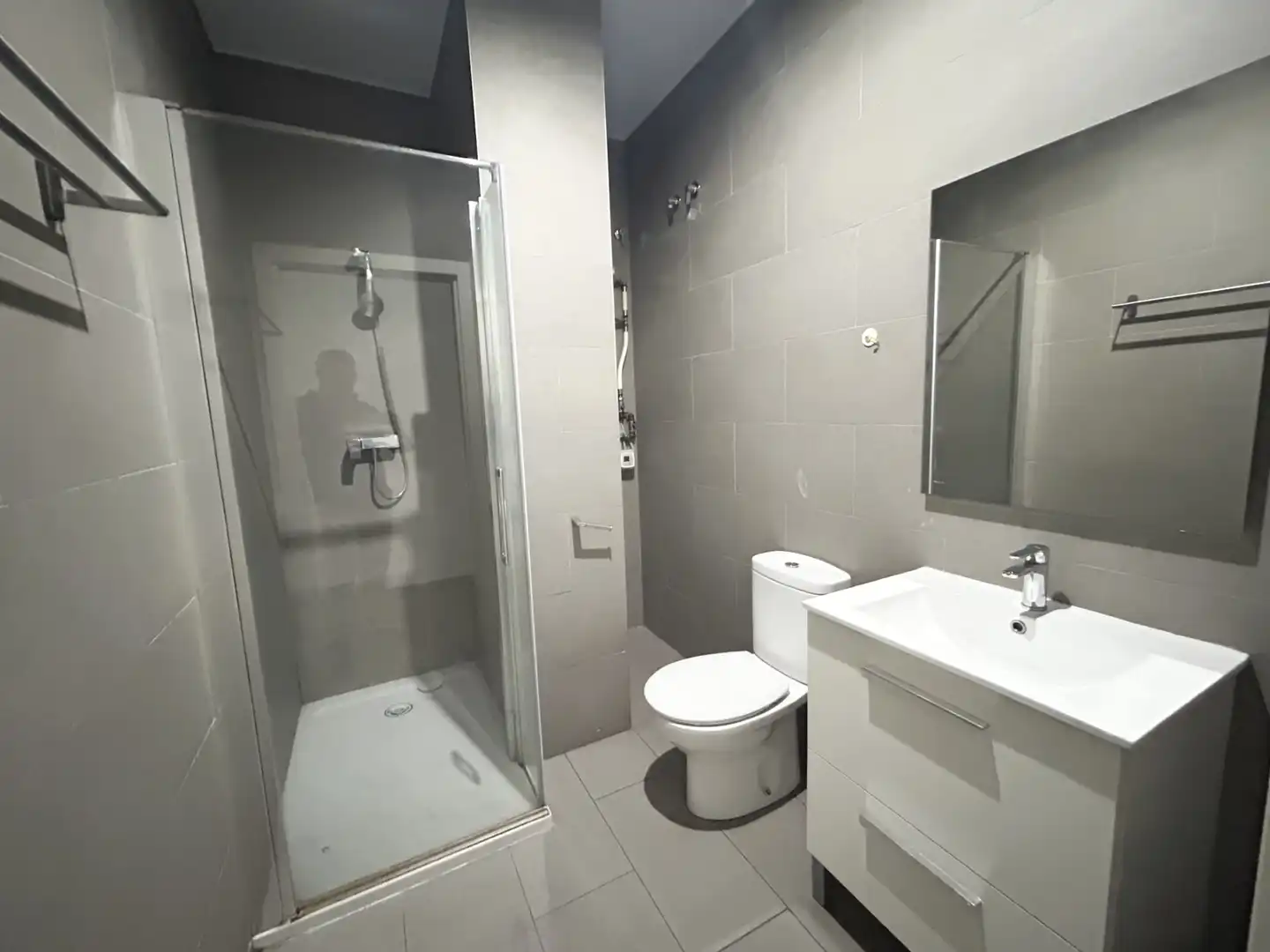 Badezimmer von Dachboden zum Verkauf in Badalona mit Klimaanlage, Heizung und Terrasse