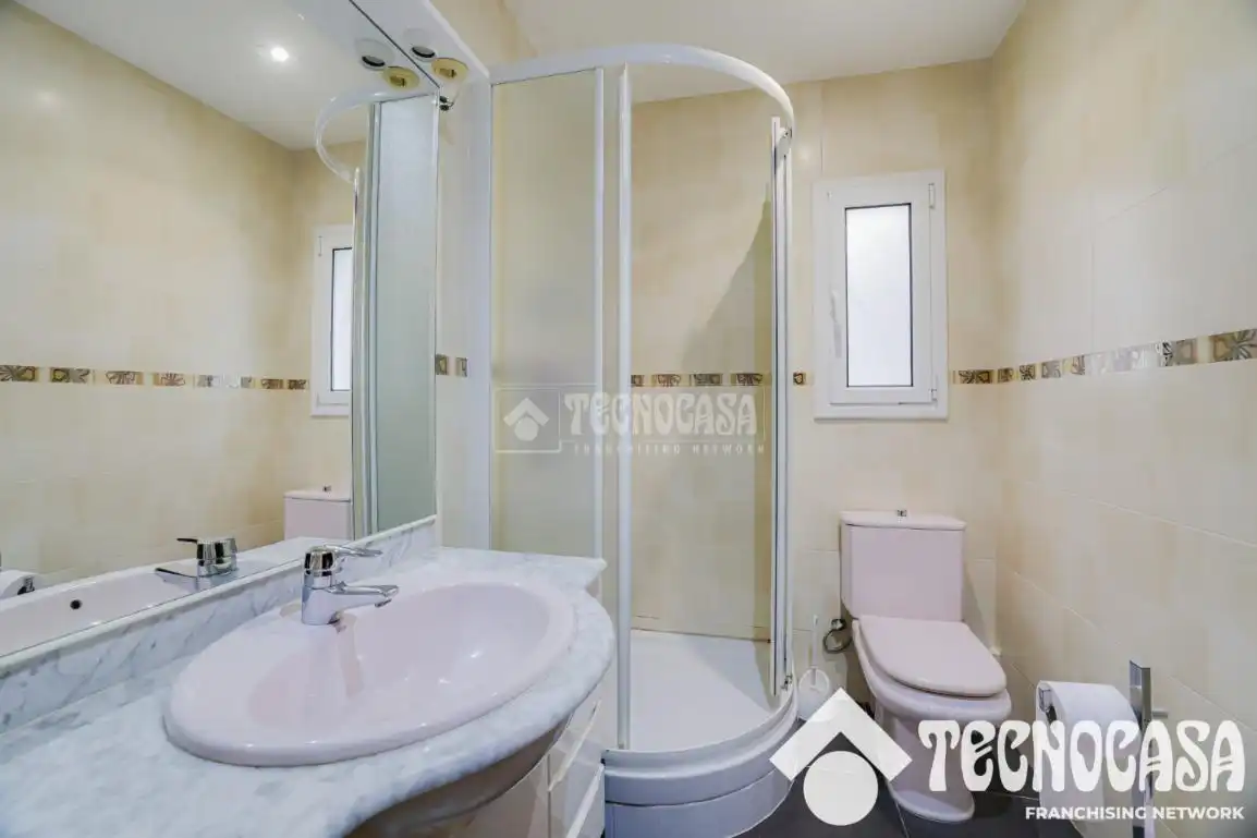 Bathroom of Flat for sale in Santa Coloma de Gramenet  with Heating