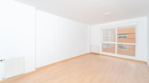 Photo 3 of Flat to rent in Pergamino, 17, Valdebernardo - Valderribas, Madrid