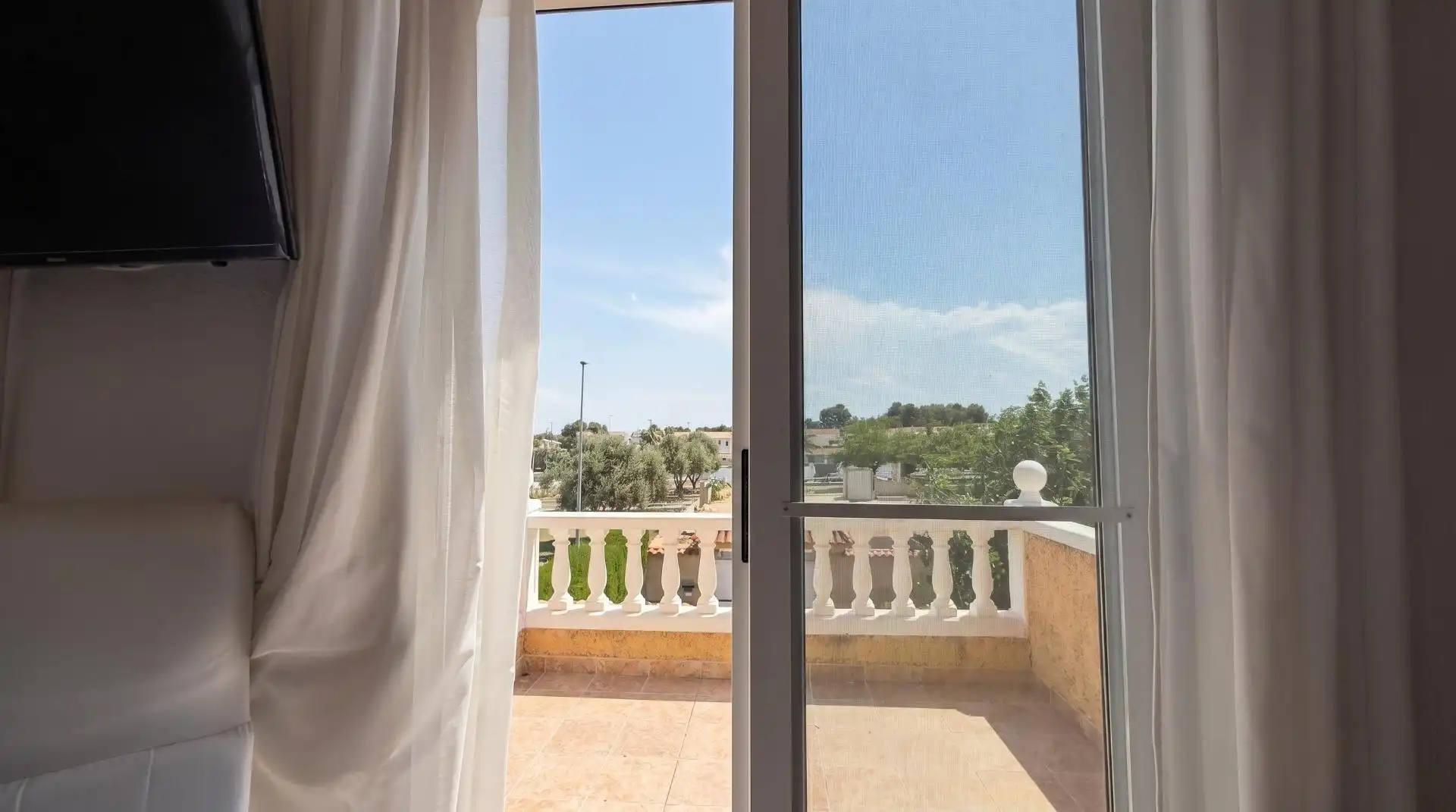 Terrassa de Casa o xalet en venda en La Pobla de Vallbona amb Aire condicionat, Calefacció i Jardí privat
