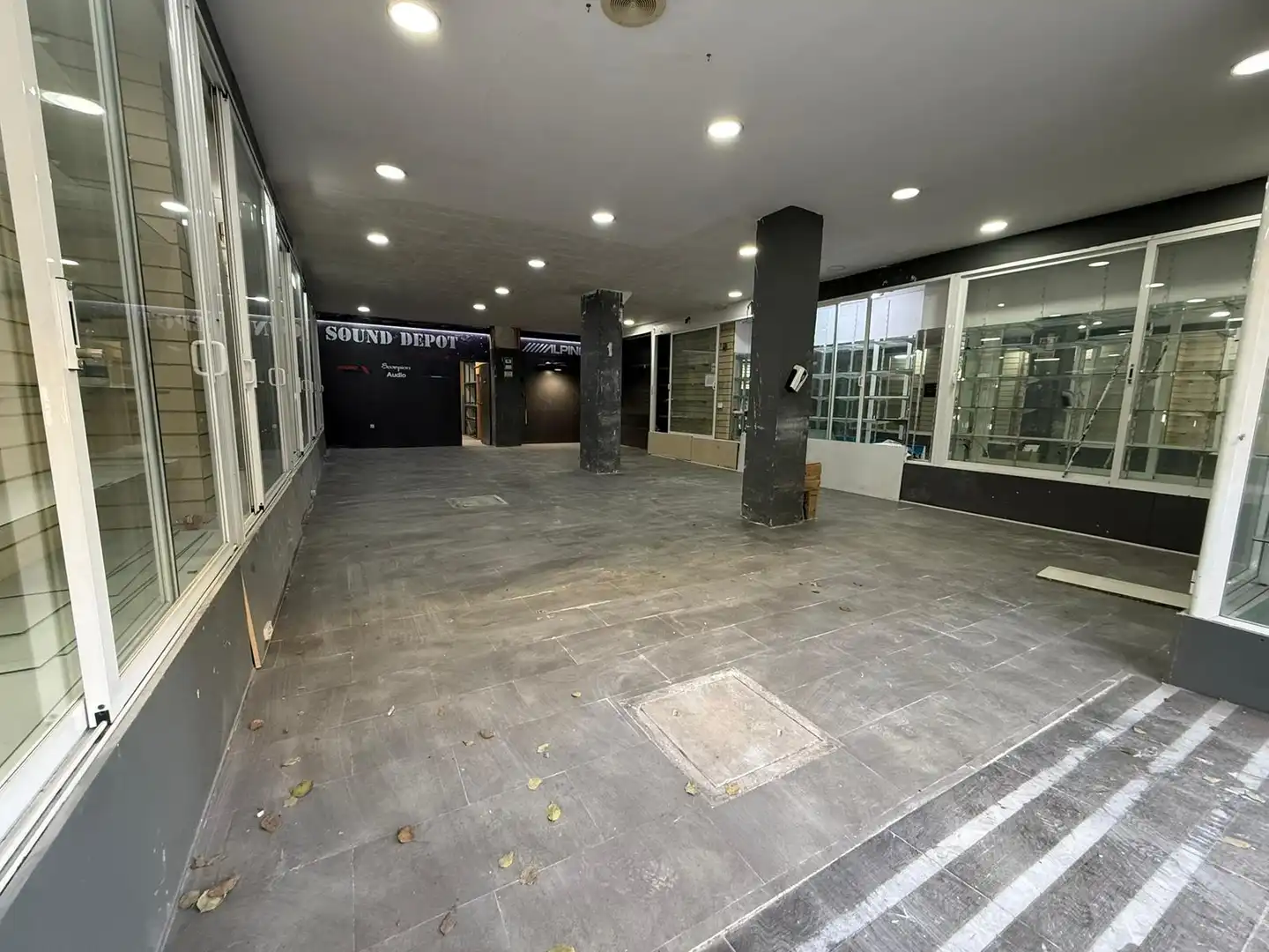 Local comercial en venta en Carrer de les Illes Canàries, imagen 2
