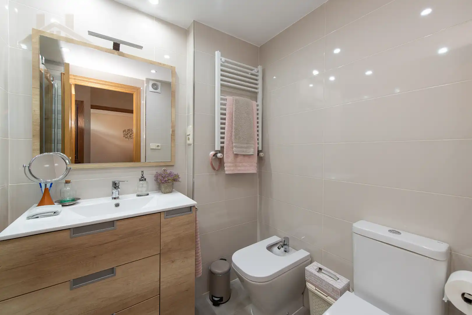 Bathroom of Flat for sale in Alcorcón  with Air Conditioner, Heating and Community pool
