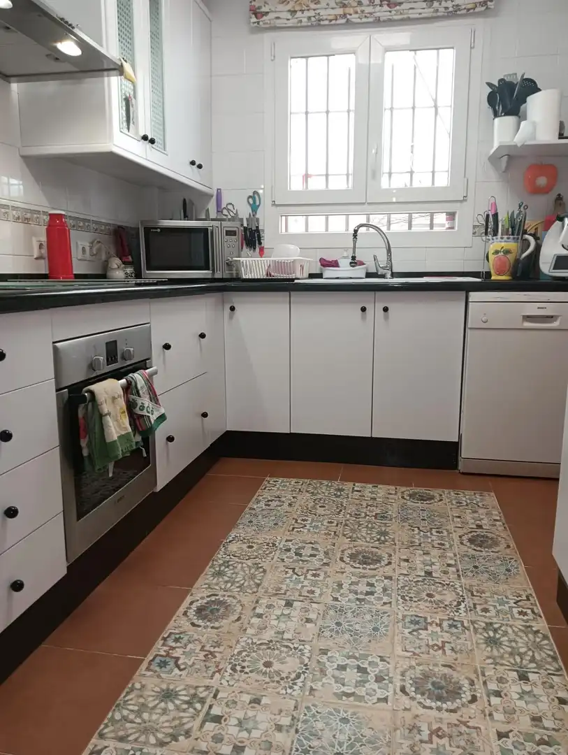 Cuina de Casa adosada en venda en Puerto Real amb Aire condicionat, Jardí privat i Terrassa