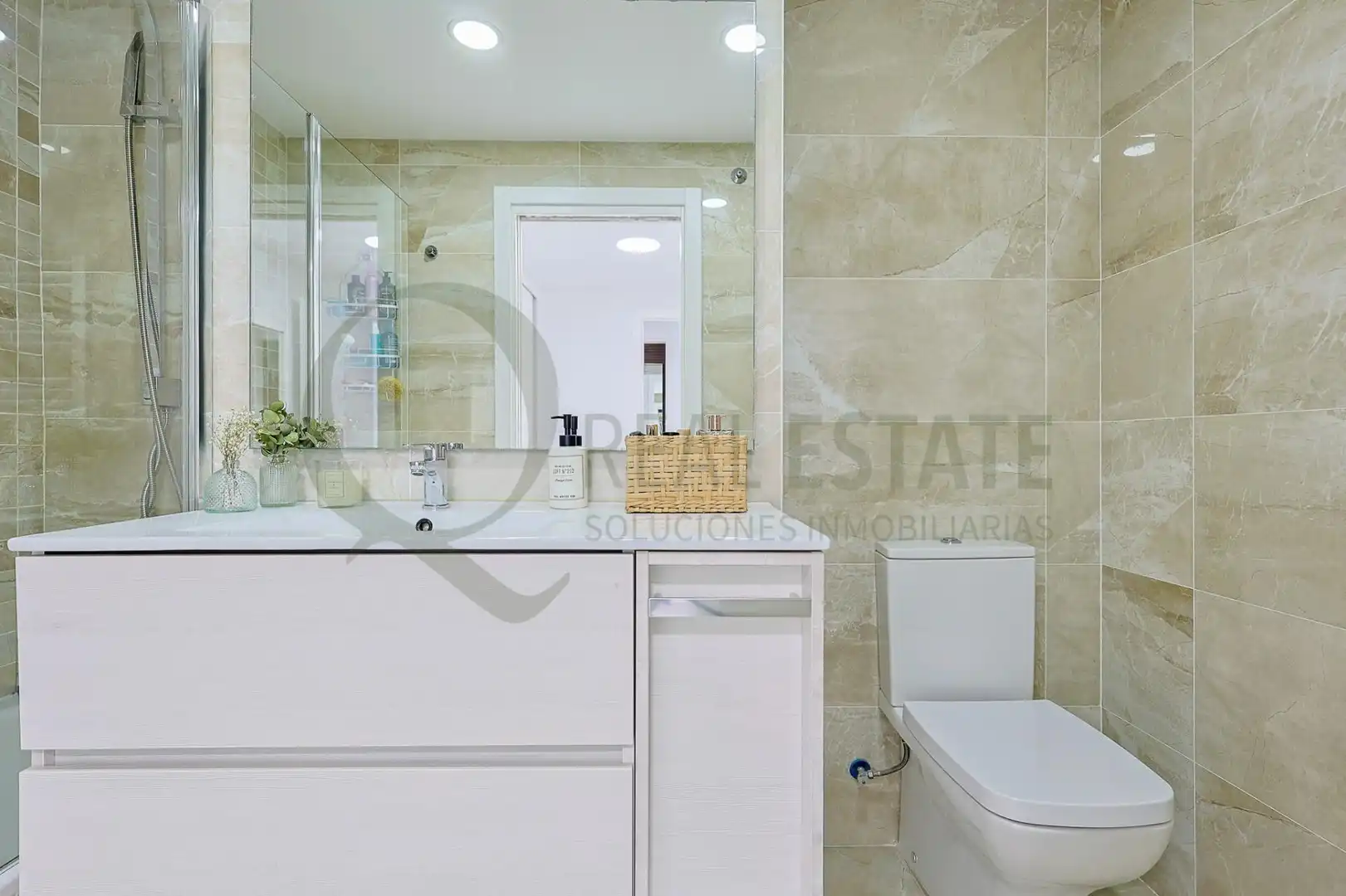 Baño de Piso en venta en Alicante / Alacant con Jardín privado, Terraza y Trastero