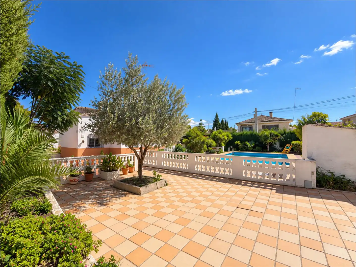 Detached house with pool for sale in Urbanizaciones