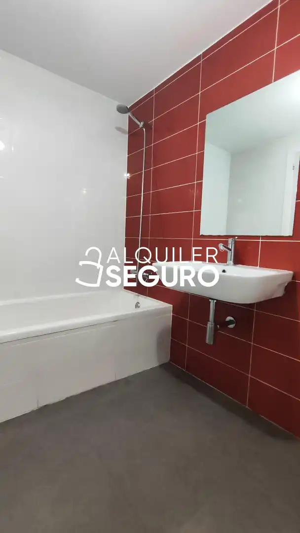 Bathroom of Flat for rent in Torrent  with Air Conditioner and Storage room