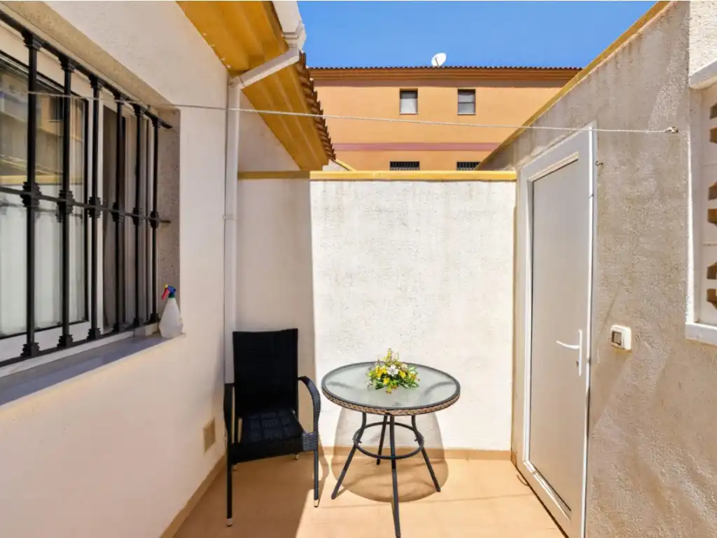 Terrassa de Casa adosada en venda en Torrevieja amb Aire condicionat, Moblat i Forn