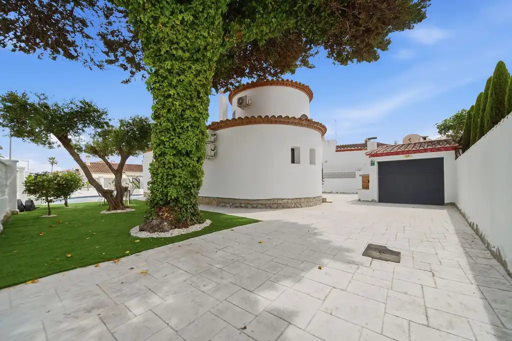 Casa con piscina en venta en Carrer Alberes, imagen 9