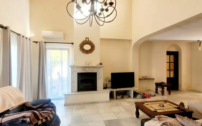 Living room of House or chalet for sale in Sotogrande  with Air Conditioner, Private garden and Terrace