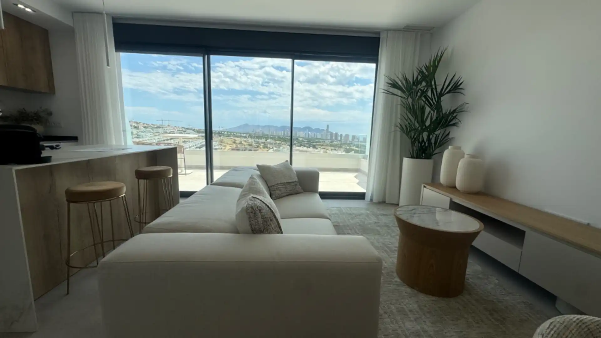 Sala d'estar de Àtic en venda en La Nucia amb Aire condicionat, Terrassa i Traster