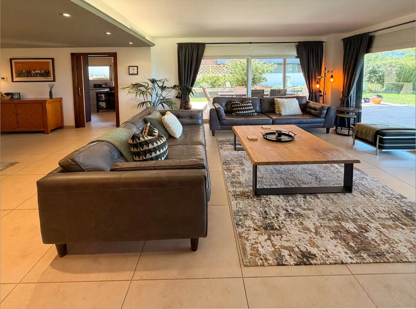 Sala de estar de Casa o chalet en venta en Celrà con Aire acondicionado, Calefacción y Jardín privado