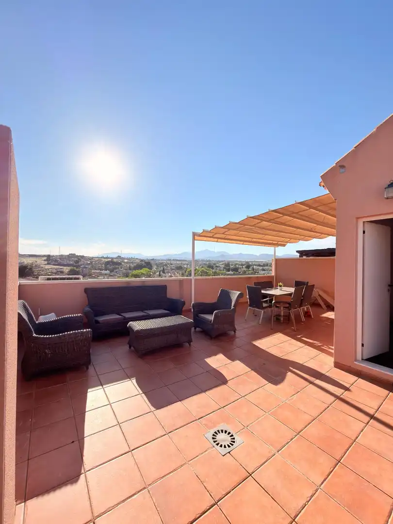 Terrasse von Einfamilien-Reihenhaus zum Verkauf in Mutxamel mit Klimaanlage, Heizung und Terrasse