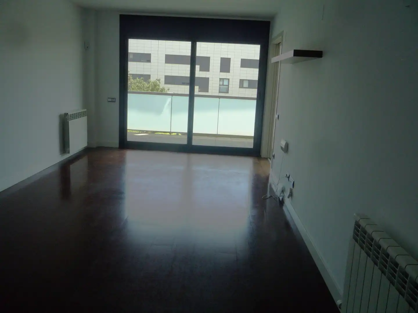 Sala de estar de Piso en venta en Sitges con Aire acondicionado, Terraza y Piscina comunitaria
