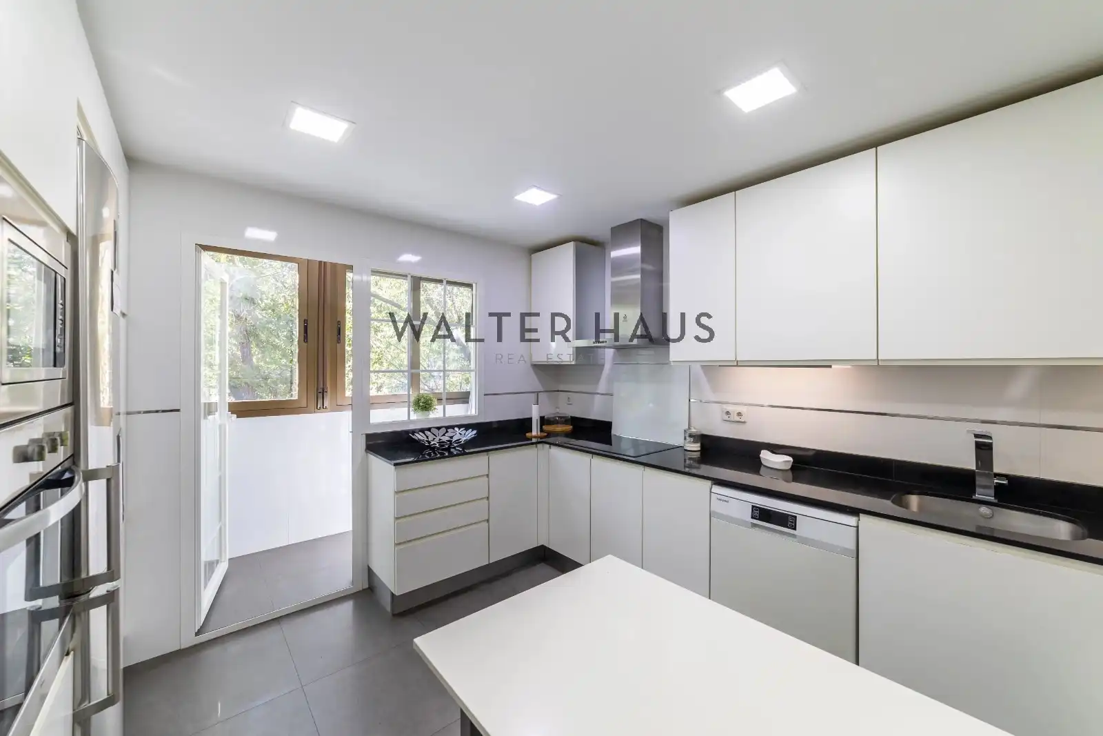 Flat with lift for sale in Travesía Santa María Magdalena, imagen 6