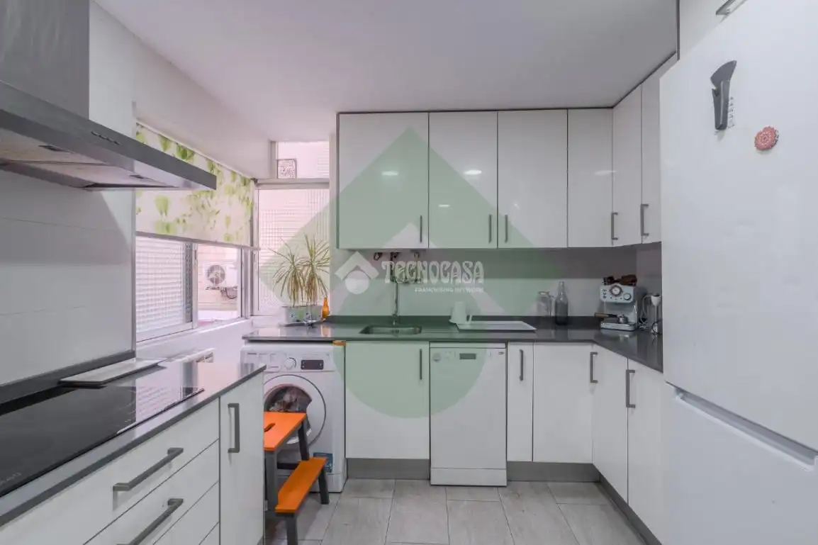 Cocina de Piso en venta en Madrid con Calefacción