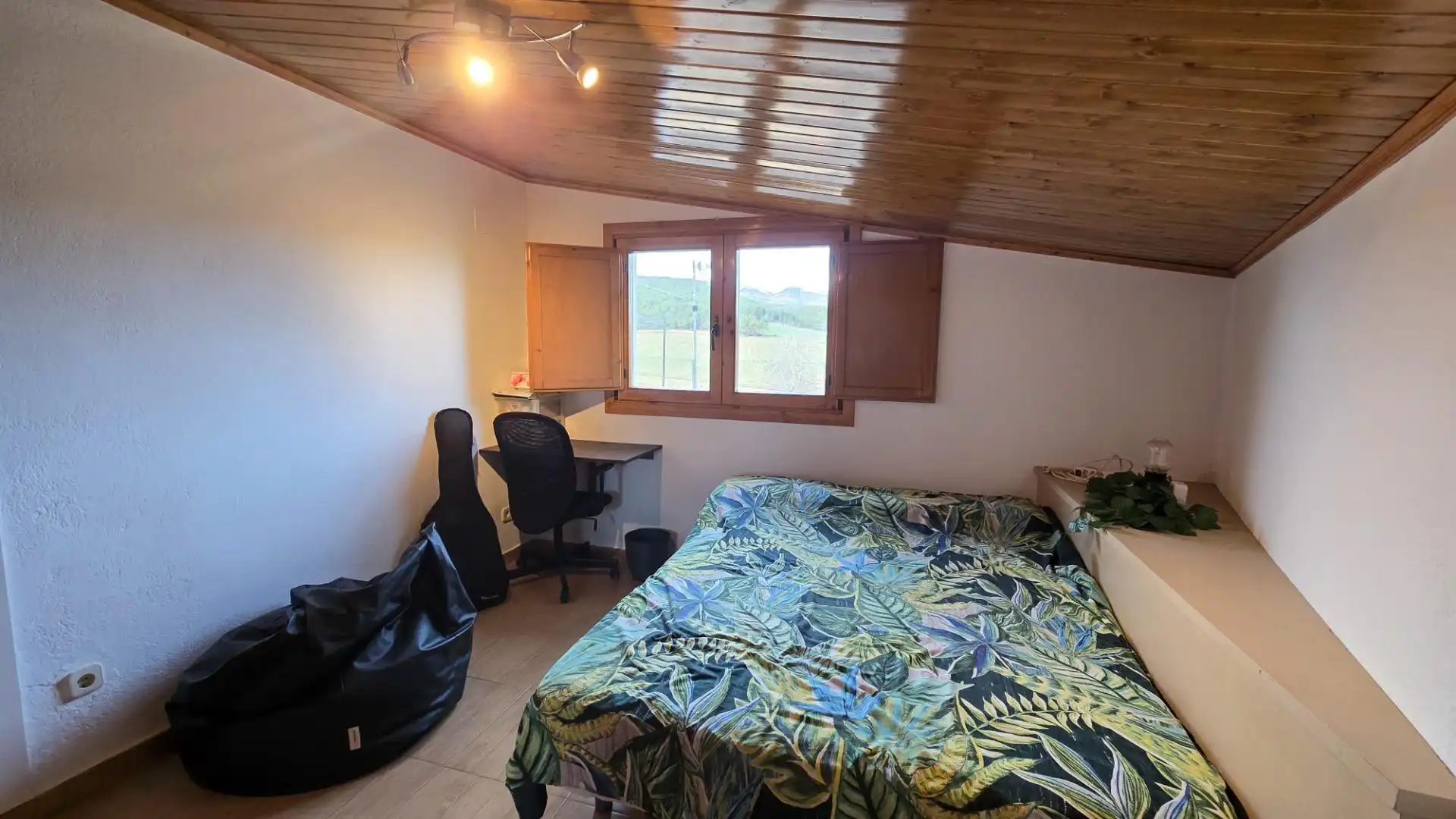 Habitación de Casa o chalet en venta en Santa Maria de Miralles con Jardín privado