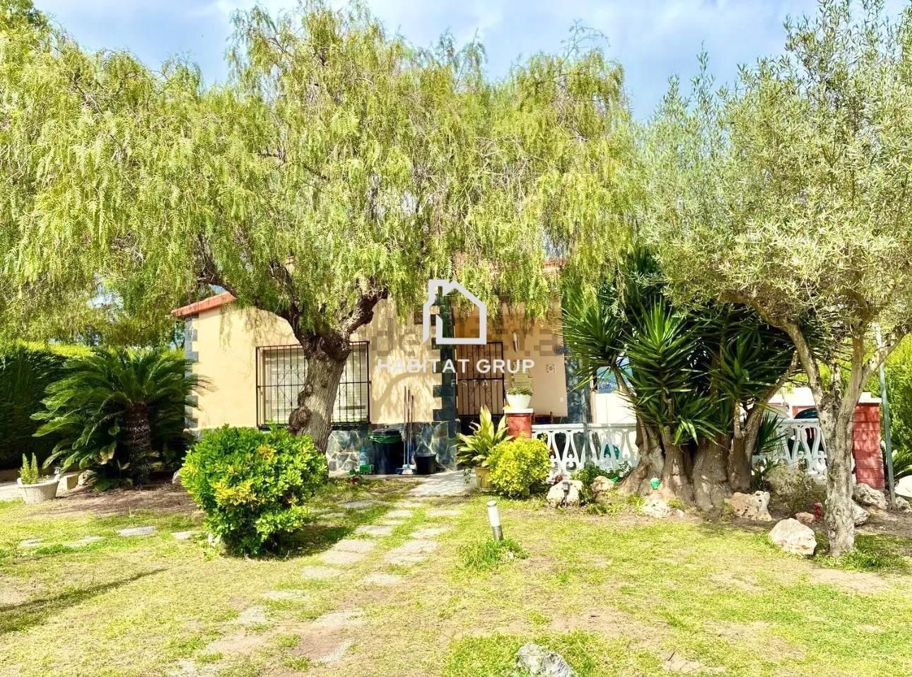 Vista exterior de Casa o xalet en venda en La Bisbal del Penedès amb Aire condicionat, Calefacció i Jardí privat