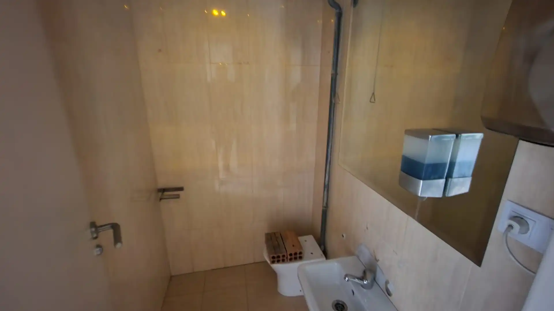 Local comercial en alquiler en Calle Valentín Calderón, imagen 4