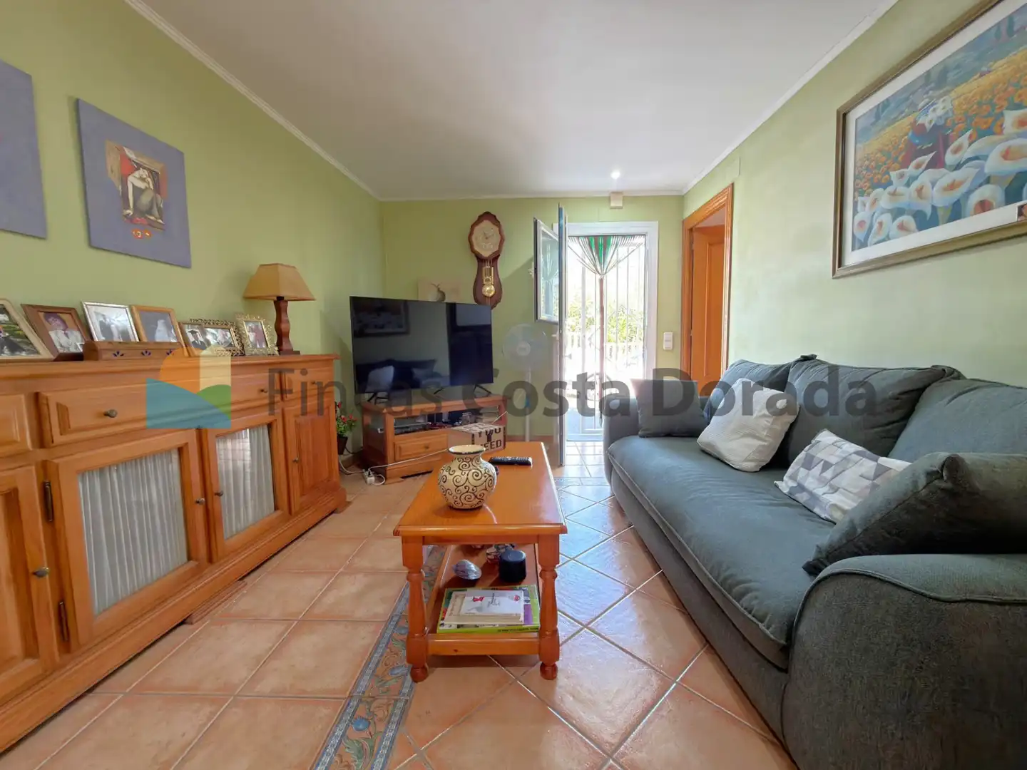 Sala d'estar de Casa o xalet en venda en Cubelles amb Aire condicionat, Jardí privat i Terrassa