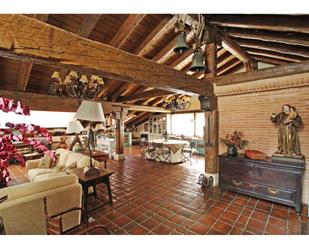 Sala d'estar de Casa o xalet en venda en Arcos de Jalón amb Calefacció, Jardí privat i Terrassa