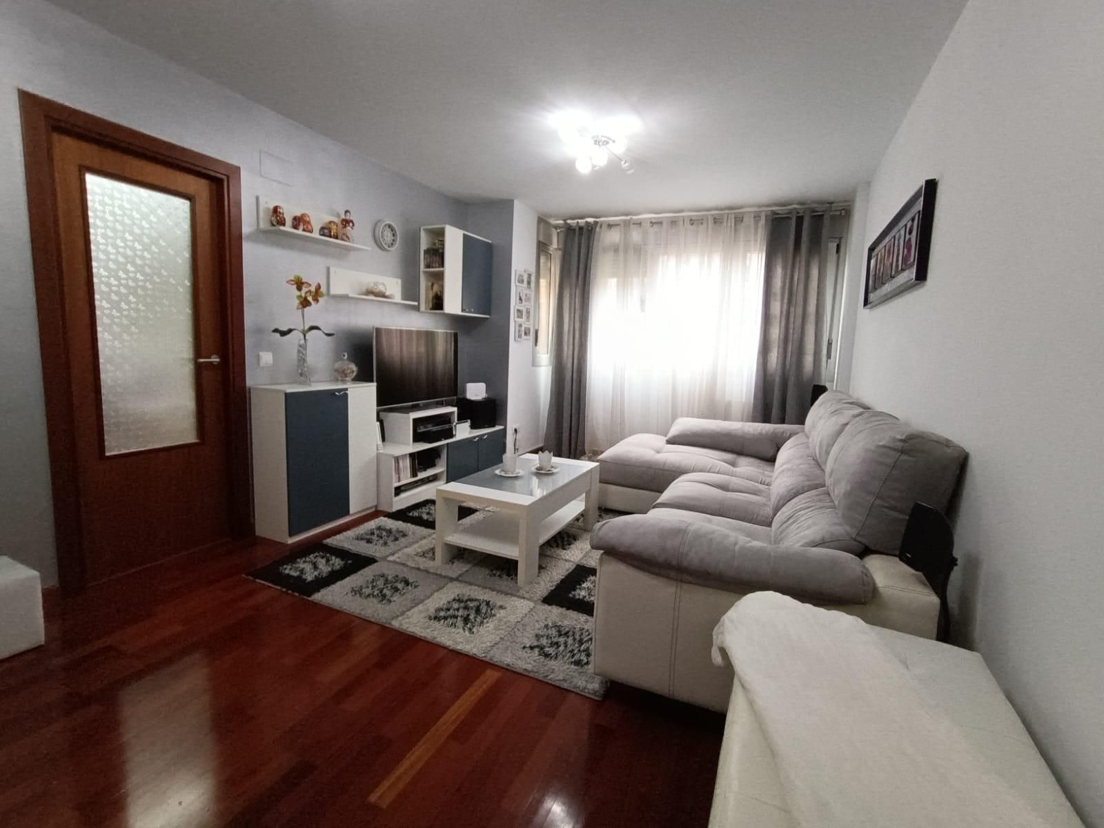 Sala d'estar de Pis en venda en Torrelavega  amb Calefacció, Traster i Balcó