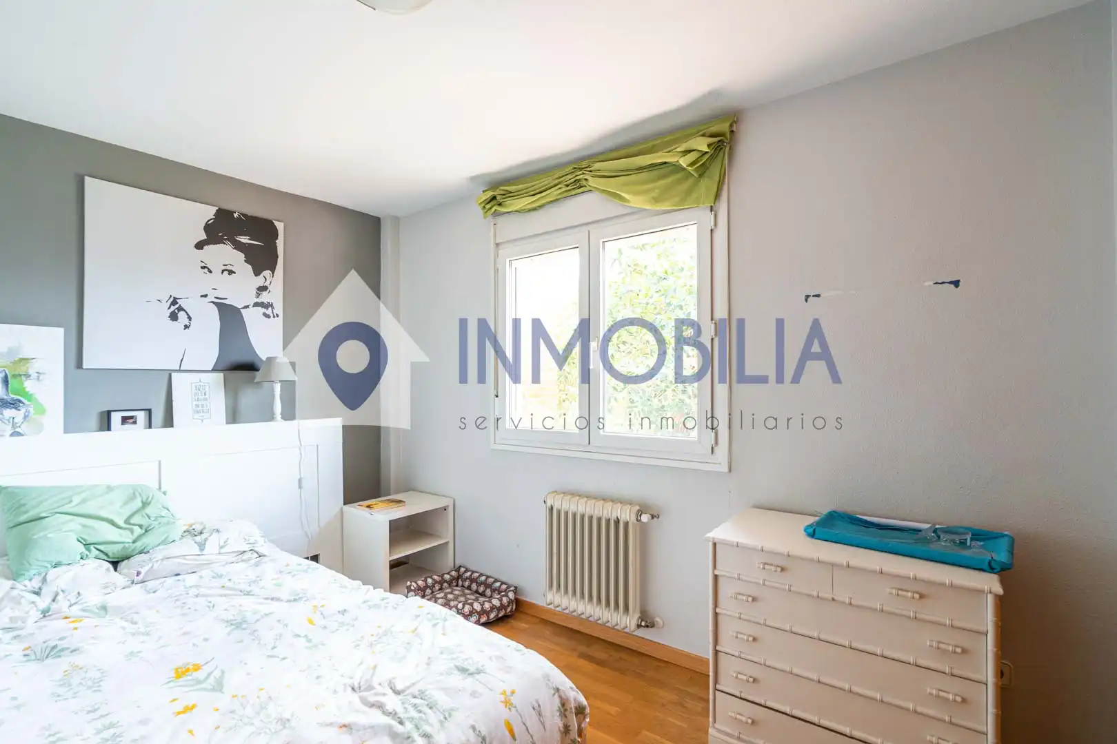 Habitación de Casa adosada en venta en Madrid con Aire acondicionado, Calefacción y Jardín privado