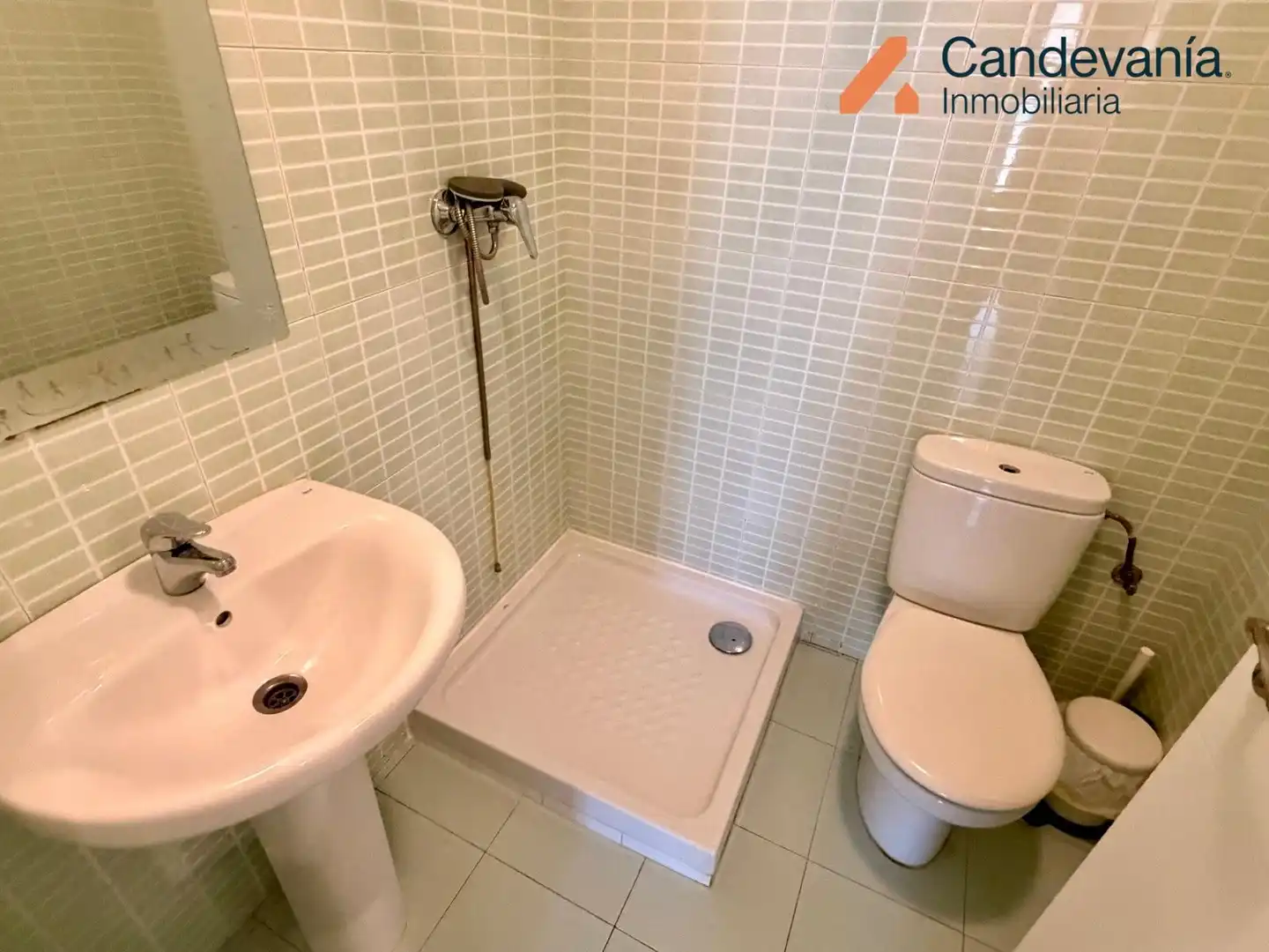 Baño de Piso en venta en Zuera con Calefacción, Terraza y Horno