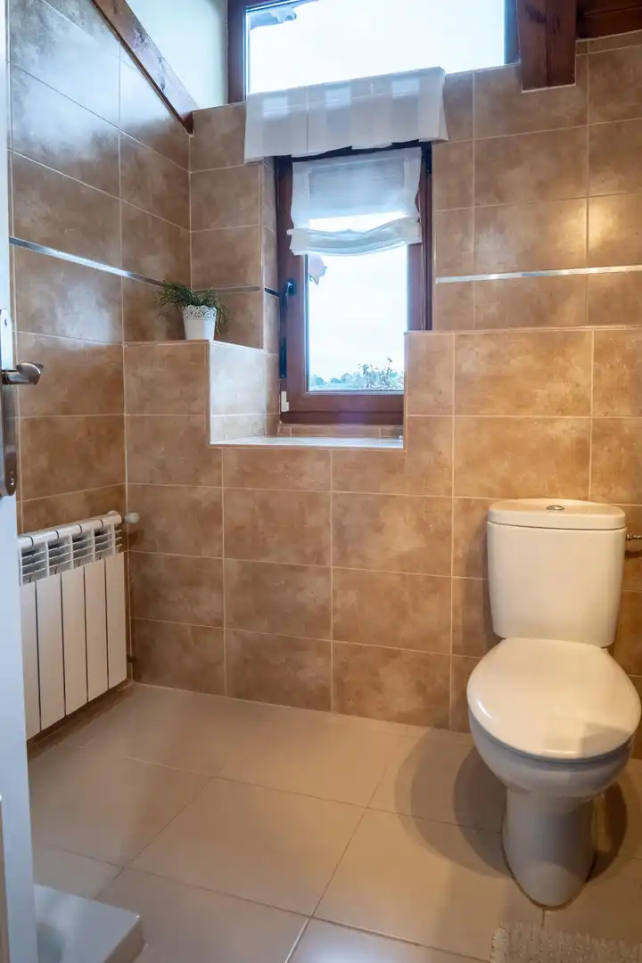 Bany de Casa o xalet en venda en Santillana del Mar amb Calefacció, Jardí privat i Terrassa