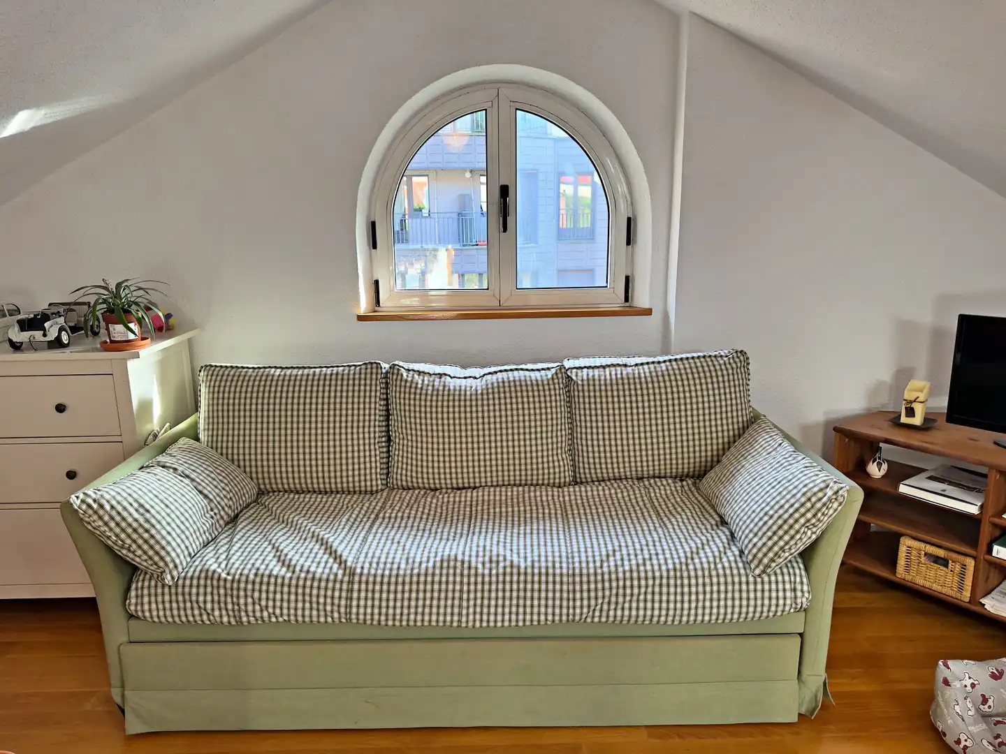 Sala d'estar de Casa o xalet en venda en Oviedo  amb Calefacció, Jardí privat i Parquet