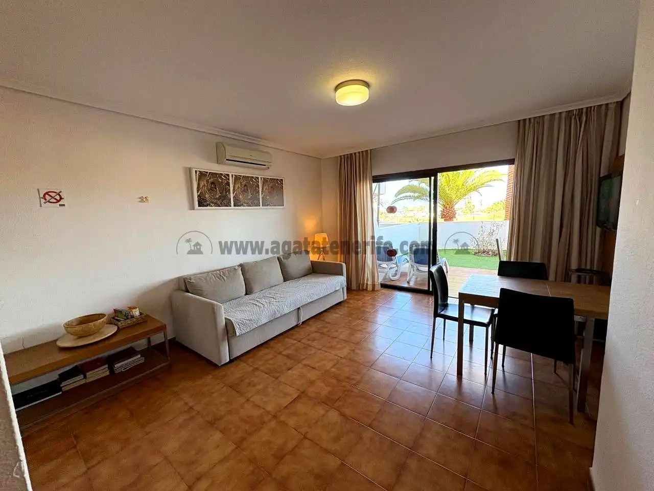 Wohnzimmer von Erdgeschoss zum Verkauf in San Miguel de Abona mit Klimaanlage, Terrasse und Schwimmbad